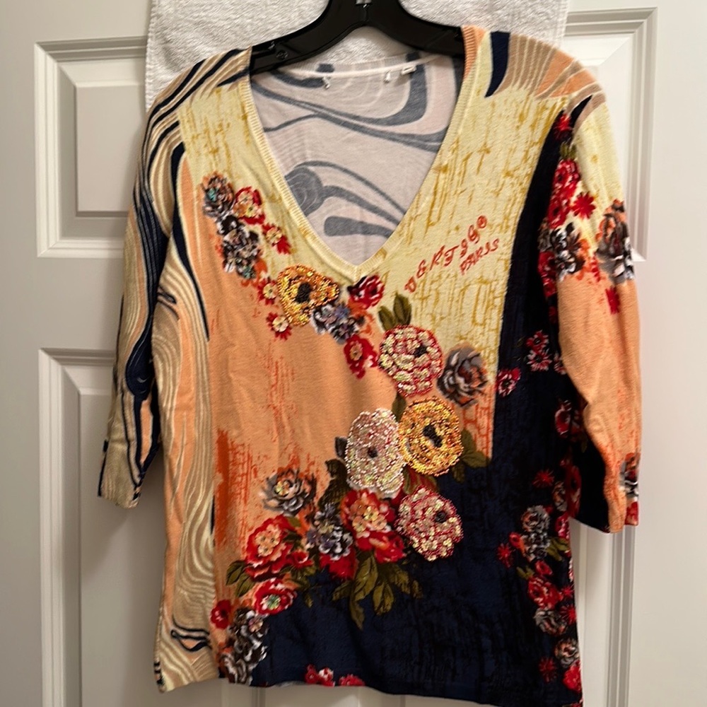 Woman’s Designer Top- Like New
